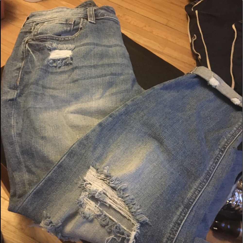 Fashion nova size 7 distressed jeans torn